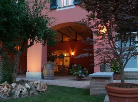 La Locanda Del Melograno Moncalvo Luaran gambar